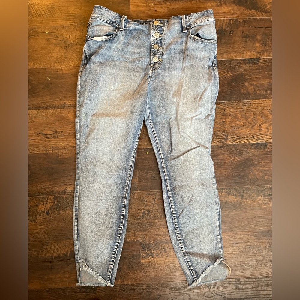 16W Maurices Jeans